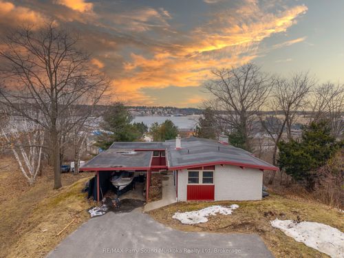 8 Sunset Avenue, Parry Sound, ON, P2A1A5 | Card Image