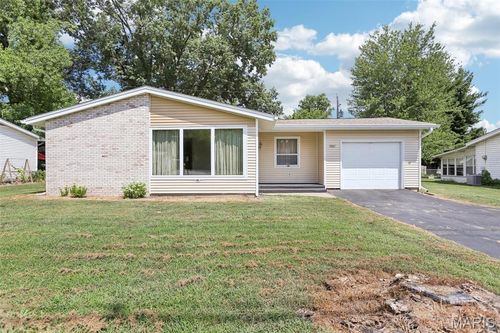 1957 E Union Ave, Litchfield, IL, 62056-1715 | Card Image