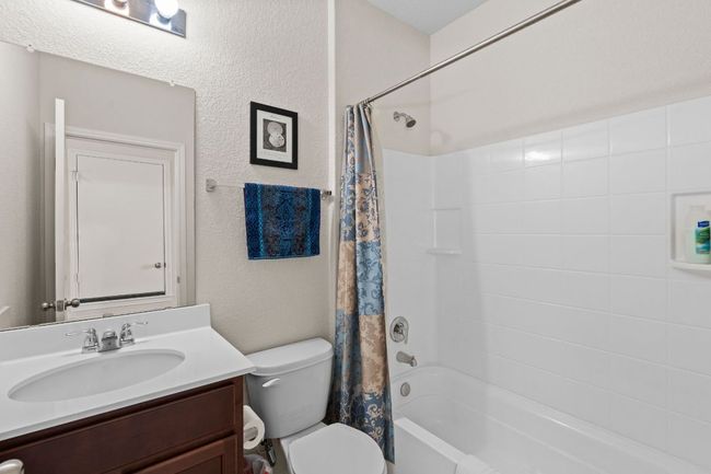 Secondary Bathroom | Image 19