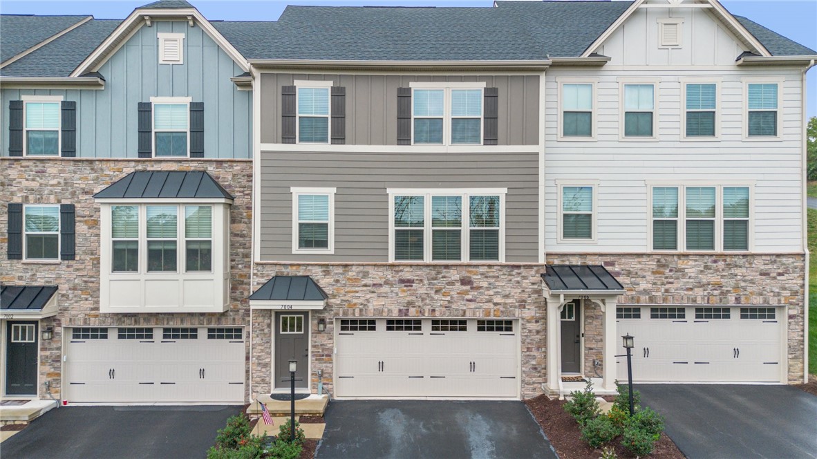 Turnberry Ln, Jeannette, PA 15644