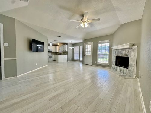 205 N Meadowview Dr, Waxahachie, TX, 75165-5423 | Card Image