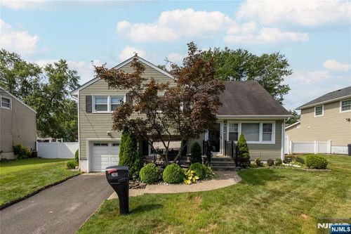 203 Stahls Way, North Plainfield, NJ, 07060-3937 | Card Image