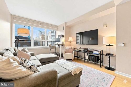 12e-1425 Locust St, PHILADELPHIA, PA, 19102-3835 | Card Image