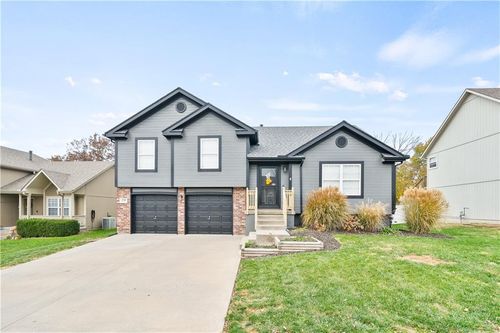 1716 Nw Nicholas Dr, Grain Valley, MO, 64029-9623 | Card Image