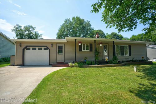 1520 Mackinaw Dr, Davison, MI, 48423-2354 | Card Image