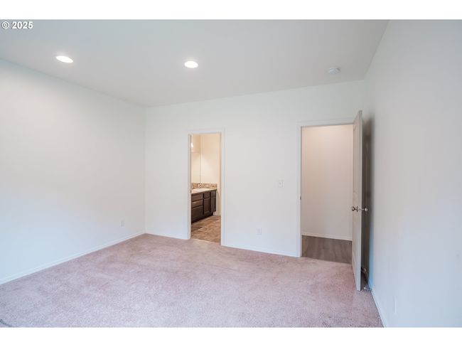 1067 S 55 Th St, House other with 3 bedrooms, 2 bathrooms and 2 parking in Springfield OR | Image 13