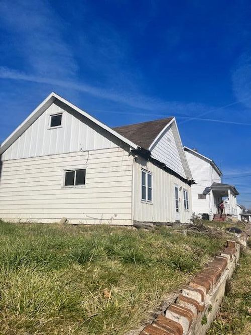 331 E Walnut St, Shawnee, OH, 43782-9524 | Card Image