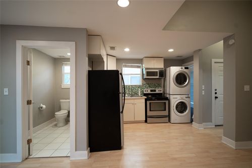 b-711 Graham Pl, Austin, TX, 78705-4417 | Card Image