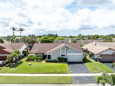 7478 Nw 49th Ct, House other with 3 bedrooms, 2 bathrooms and null parking in Lauderhill FL | Image 2