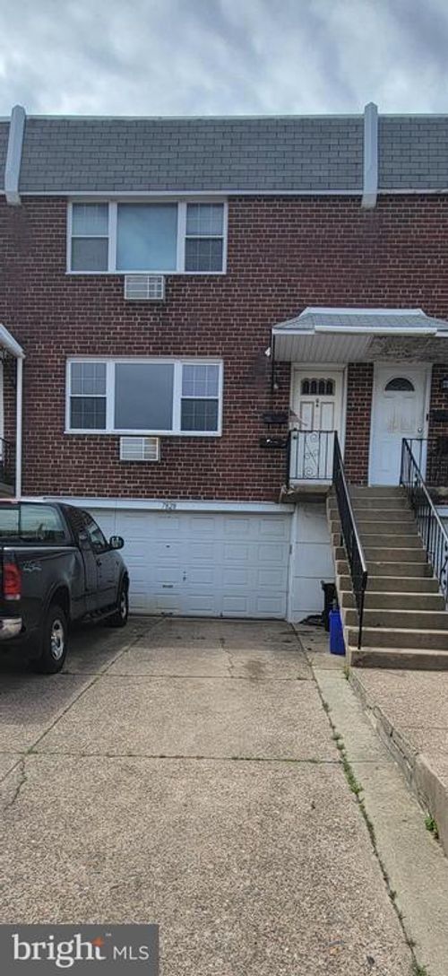 7828 Hasbrook Ave, PHILADELPHIA, PA, 19111-2233 | Card Image