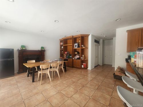 3 Arbor Field Way, Lake Grove, NY, 11755-1832 | Card Image