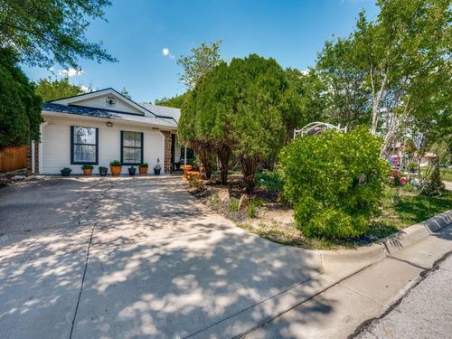 5304 Umbrella Pine Ct, Arlington, TX, 76018-1697 | Card Image