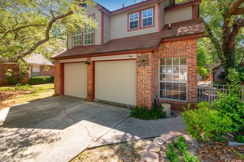 204 Parkwood Cir, Niceville, FL, 32578-9713 | Card Image