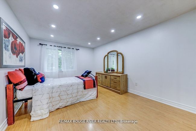 21 - 25 Pebble Byway, Condo with 3 bedrooms, 2 bathrooms and null parking in North York ON | Image 17
