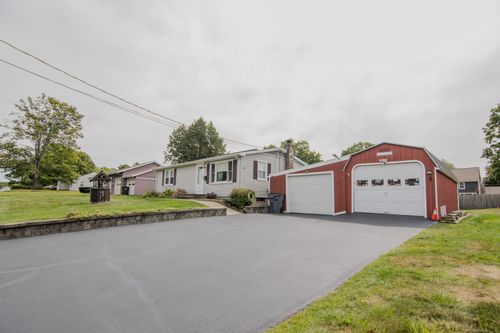 32 Breault St, Putnam, CT, 06260-1212 | Card Image