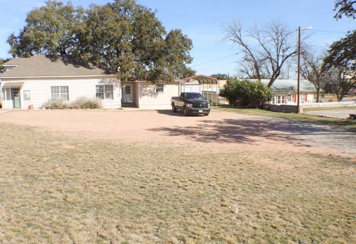 405 S Bridge St, Brady, TX, 76825-4921 | Card Image