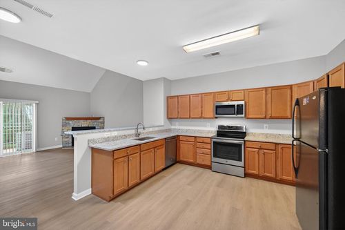 44385 Maltese Falcon Sq, ASHBURN, VA, 20147-3874 | Card Image