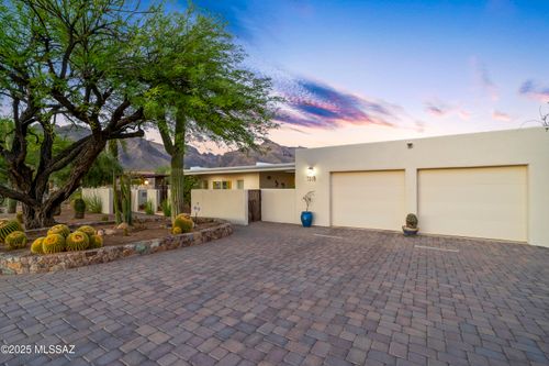7318 N Mountain Shadows Dr, Tucson, AZ, 85718-1071 | Card Image