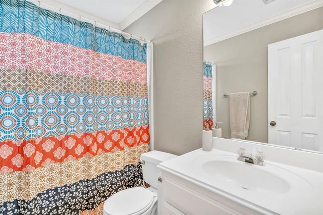 Secondary​​‌​​​​‌​​‌‌​‌‌​​​‌‌​​‌‌​‌​​​​​‌ Bathroom | Image 17