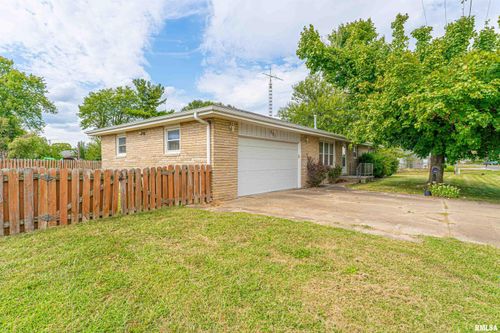 201 S Elm St, Williamsville, IL, 62693-9738 | Card Image