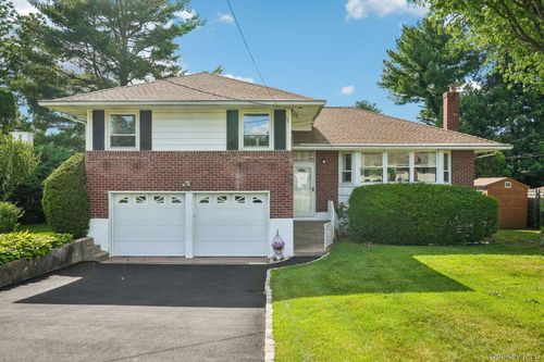 11 Lenroc Dr, White Plains, NY, 10607-2423 | Card Image