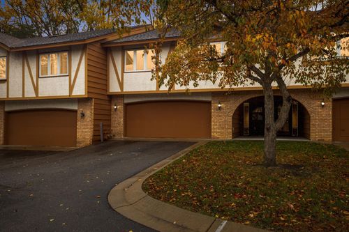 6913 Edenvale Blvd, Eden Prairie, MN, 55346-2510 | Card Image