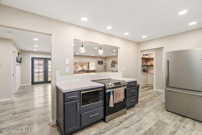 Open flow kitchen, with a little bit of hiding space to hide the dishes. | Image 11