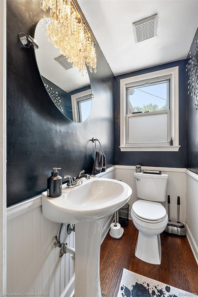 38-2023 Roslyn Rd-38.jpg | Image 4