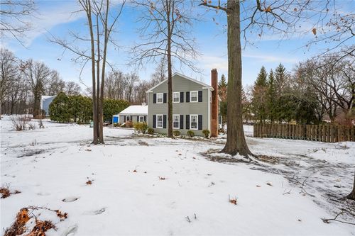 369 Fox Run Trl, Aurora, OH, 44202-9363 | Card Image