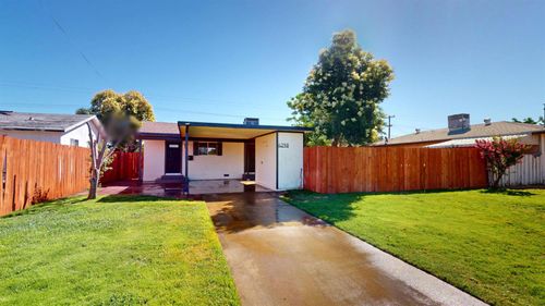 4298 N Holt Avenue, Fresno, CA, 93705 | Card Image