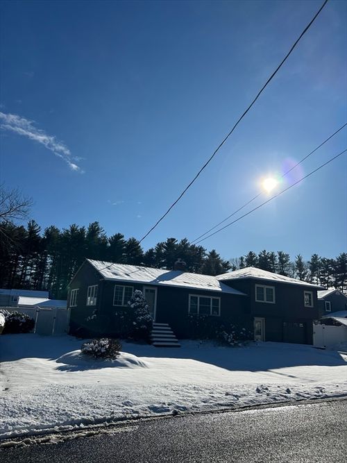 8 Cole St, Salem, NH, 03079-3935 | Card Image