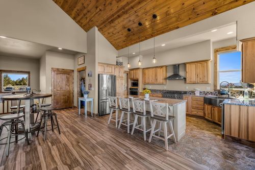6040 Se Gravett Rd, Prineville, OR, 97754-7454 | Card Image