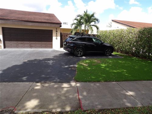 19406 E Lake Dr, Hialeah, FL, 33015-2216 | Card Image