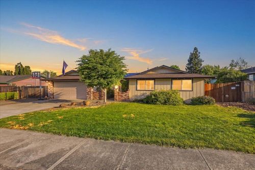 2573 Eaton Dr, Medford, OR, 97504-5024 | Card Image