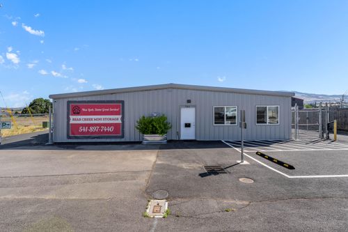 711 S Pacific Hwy, Talent, OR, 97540-6642 | Card Image