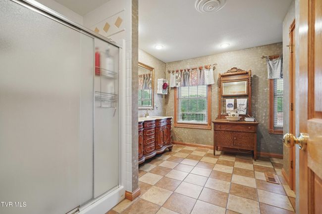 1124 Elizabethton Hwy, House other with 3 bedrooms, 3 bathrooms and null parking in Bluff City TN | Image 19