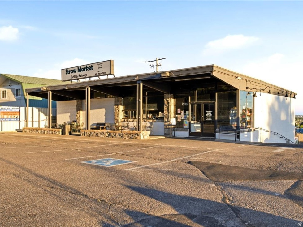 Commercial Sale in Pleasant View 2