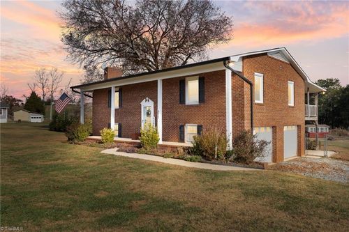 577 John Crotts Rd, Mocksville, NC, 27028-7304 | Card Image