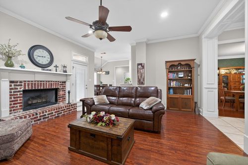 109 Southern Pine Pl, Mabank, TX, 75156-7267 | Card Image