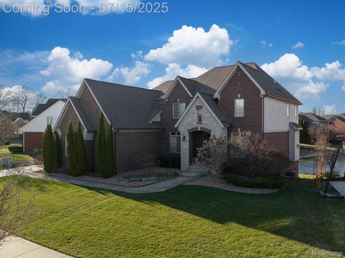 54381 Pelican Ln, Shelby Township, MI, 48315-1372 | Card Image
