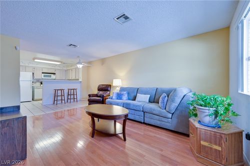 unit-b-2032 Bavington Dr, Las Vegas, NV, 89108-7082 | Card Image