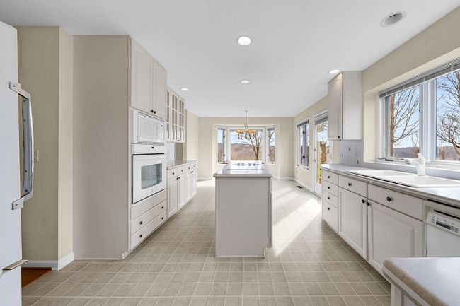 2679 Bay Vista Dr, House other with 3 bedrooms, 3 bathrooms and null parking in Highland MI | Image 13