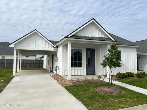 211 Silver Oak Ln, Broussard, LA, 70518-7040 | Card Image