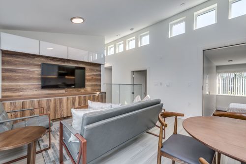 401-1168 Pendrell St, Vancouver, BC, V6E1L4 | Card Image