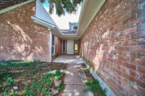7214 Westbranch Dr, Houston, TX, 77072-2138 | Card Image