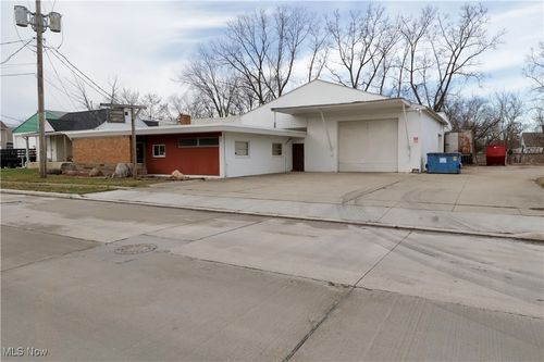 967 G St, Lorain, OH, 44052-3329 | Card Image