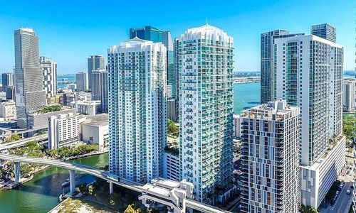 305-31 Se 5th St, Miami, FL, 33131-2504 | Card Image