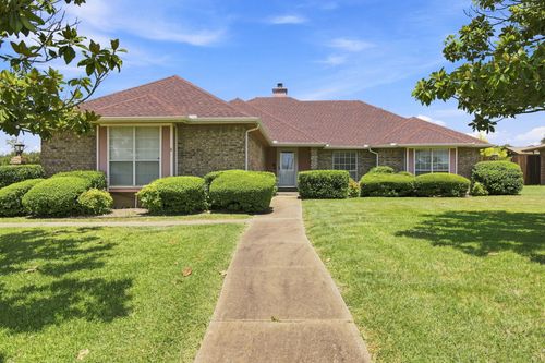 1121 The Meadows Pkwy, Desoto, TX, 75115-3533 | Card Image