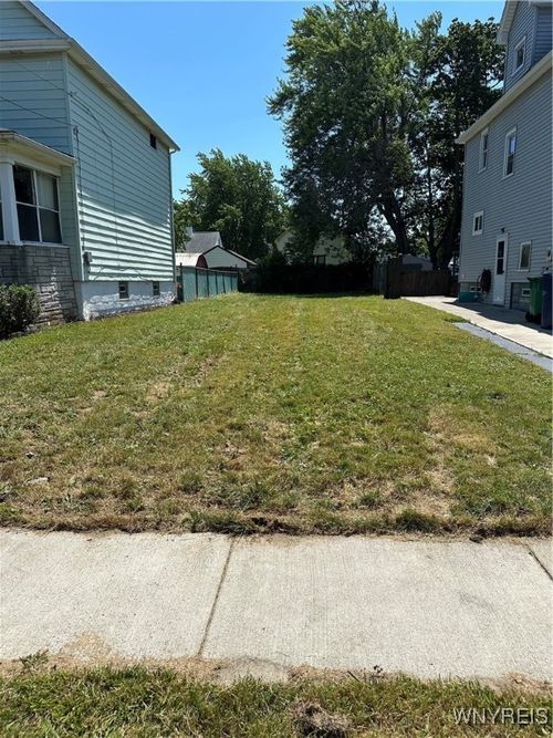 235 Columbus Ave, Buffalo, NY, 14220-1736 | Card Image