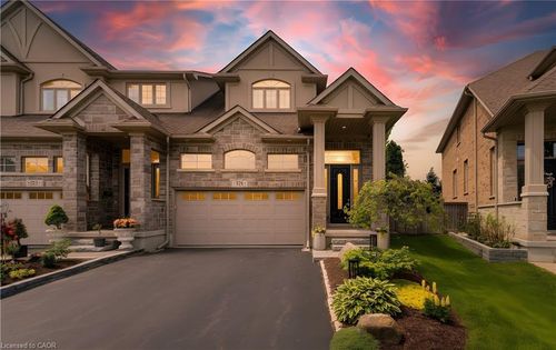 121 Oak Park Dr, Waterloo, ON, N2K0B3 | Card Image